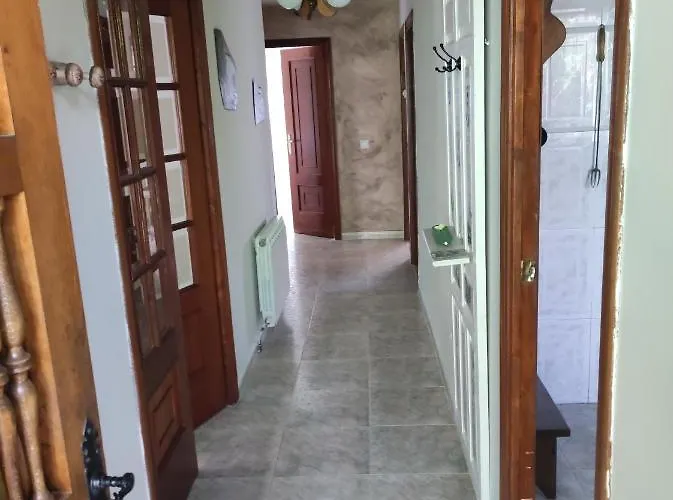 Hotel Entrecastanos 3*